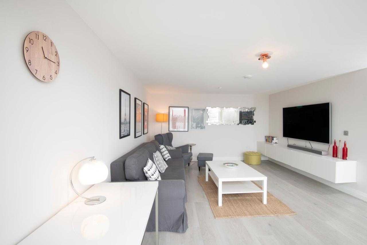 Spacious Apartment With Parking Space, Close To Heathrow, Elizabeth Line And Windsor 梅登黑德 外观 照片